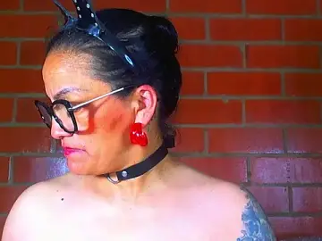 Stripchat Live Sex Cam of Taylor-hardcore