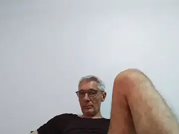Stripchat Free Porn Cam of BIGUNCUTHARDCOCK