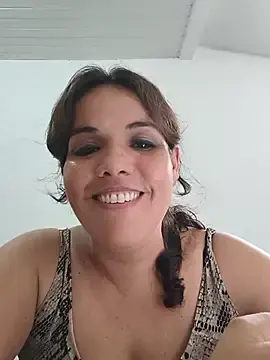 Stripchat Free Porn Cam of Bellapotencia1985