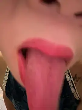 Stripchat Live Sex Cam of huihui_520