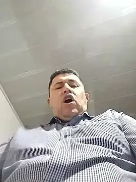 Stripchat Live Sex Cam of BigCristh79