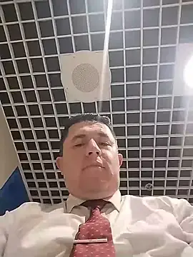 Stripchat Live Sex Cam of BigCristh79