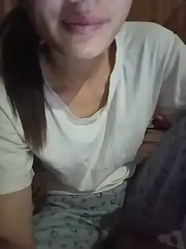 Stripchat Free Porn Cam of Hilary-123
