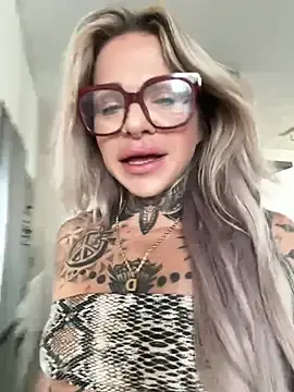 Stripchat Live Sex of RAWXII