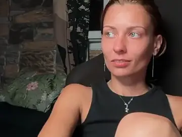 Stripchat Live Sex Cam of karo123421