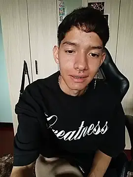 Stripchat Free Live Porn of heyy_noah11