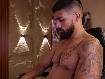 Stripchat Nude Webcam of DannSaenz