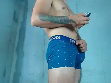 Stripchat Live Sex Cam of David_smile23