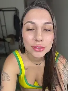 Stripchat Watch Live Sex Cams of Carolini09