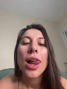 Stripchat Watch Live Sex Cams of Carolini09