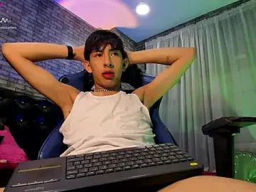 Stripchat Nude Webcam of Tommy_Fox