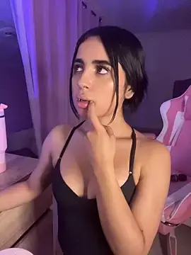 Stripchat Free Porn Cam of Emily-14