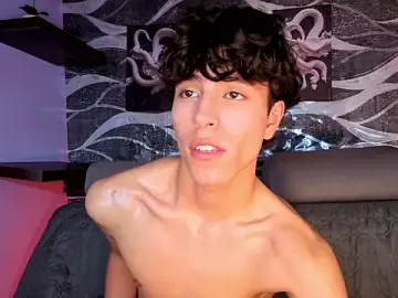 Stripchat Free Porn Cam of Michaell_Peters