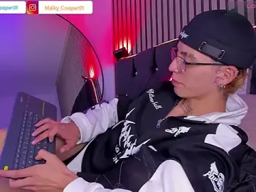 Stripchat Live Porn of Maiky_Cooper01