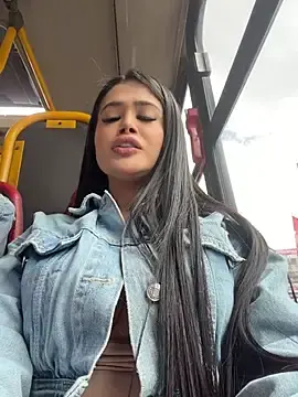 Stripchat Live Sex Cam of Sara_fun