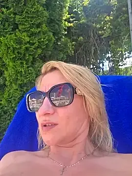Stripchat Live Sex Cam of KaylinJan