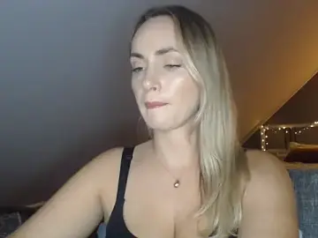 Stripchat Sex Chat of ScarlettSensitive