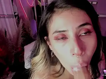Stripchat Free Live Porn of Sara_Foxx1