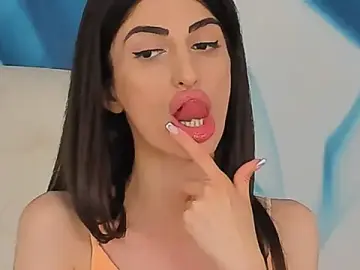 Stripchat Nude Webcam of SkinnyDolly