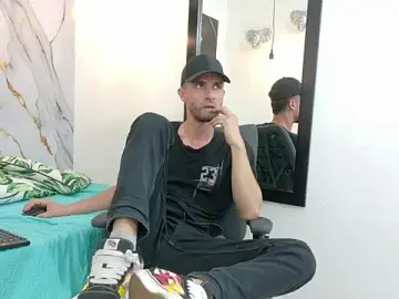 Stripchat Best live sex cam show of KingOfTemptation
