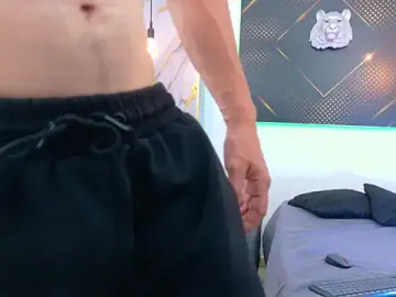 Stripchat Free Porn Cam of KingOfTemptation