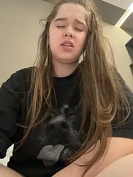 Stripchat Free Live Porn of HornyGirlH