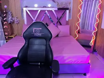 Stripchat Free Porn Cam of JENNA_TAY1