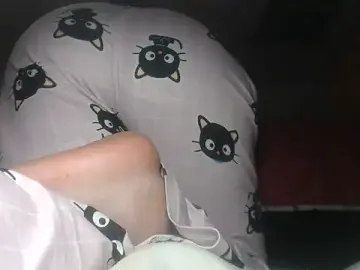 Stripchat Live Sex Cam of prettyangelsquirt