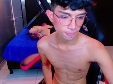 Stripchat Live Sex Cam of LiamHeatx