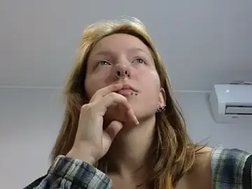 Stripchat Free Live Porn of LauraLowe