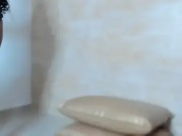 Stripchat Live Sex Cam of YallianaBrooks