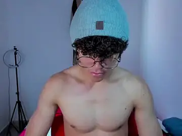 Stripchat Free Live Porn of tom_bluees10