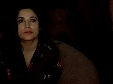Stripchat Sex Cam of VelvetBrunetteXo