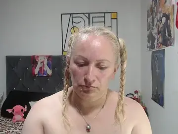 Stripchat Live Sex of emperabigbootybigass