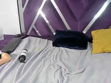 Stripchat Sex Cam of kiaraht