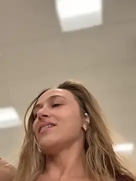 Stripchat Watch Live Sex Cams of lunagirl13
