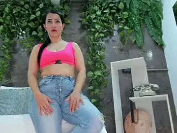 Stripchat Adult Video Chat of emily_hunter12