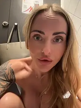 Stripchat Adult Webcams of EmaSalis