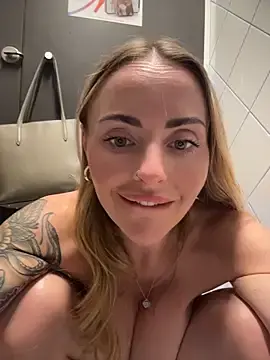 Stripchat Best live sex cam show of EmaSalis