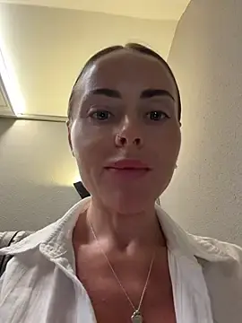 Stripchat Nude Webcam of EmaSalis