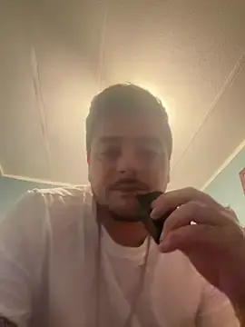 Stripchat Live Sex Cam of latenightguy