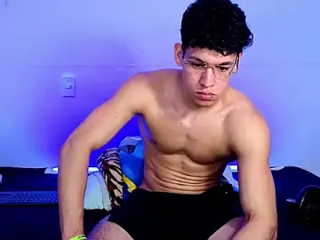 Stripchat Sex Cam of Luke_Muscle