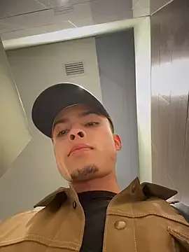 Stripchat Live Sex Cam of Eros_lee