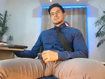 Stripchat Adult Webcam of Andrew_4_