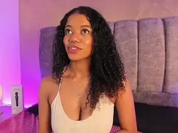 Stripchat Sex Cam of Ariana_roxe_