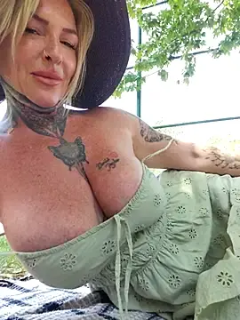 Stripchat Free Porn Cam of TravelMommyBlair