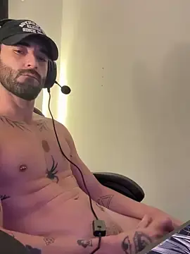 Stripchat Sex Cam of Aaron_hyuga
