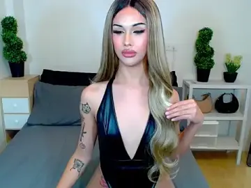Stripchat Free Porn Cam of HorsecockMadison