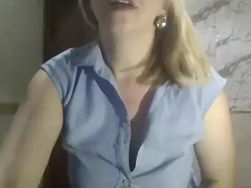 Stripchat Live Sex Cam of MiyaHottie