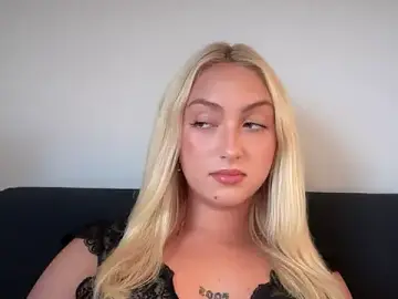 Stripchat Sex Cam of Kitty_Swetty